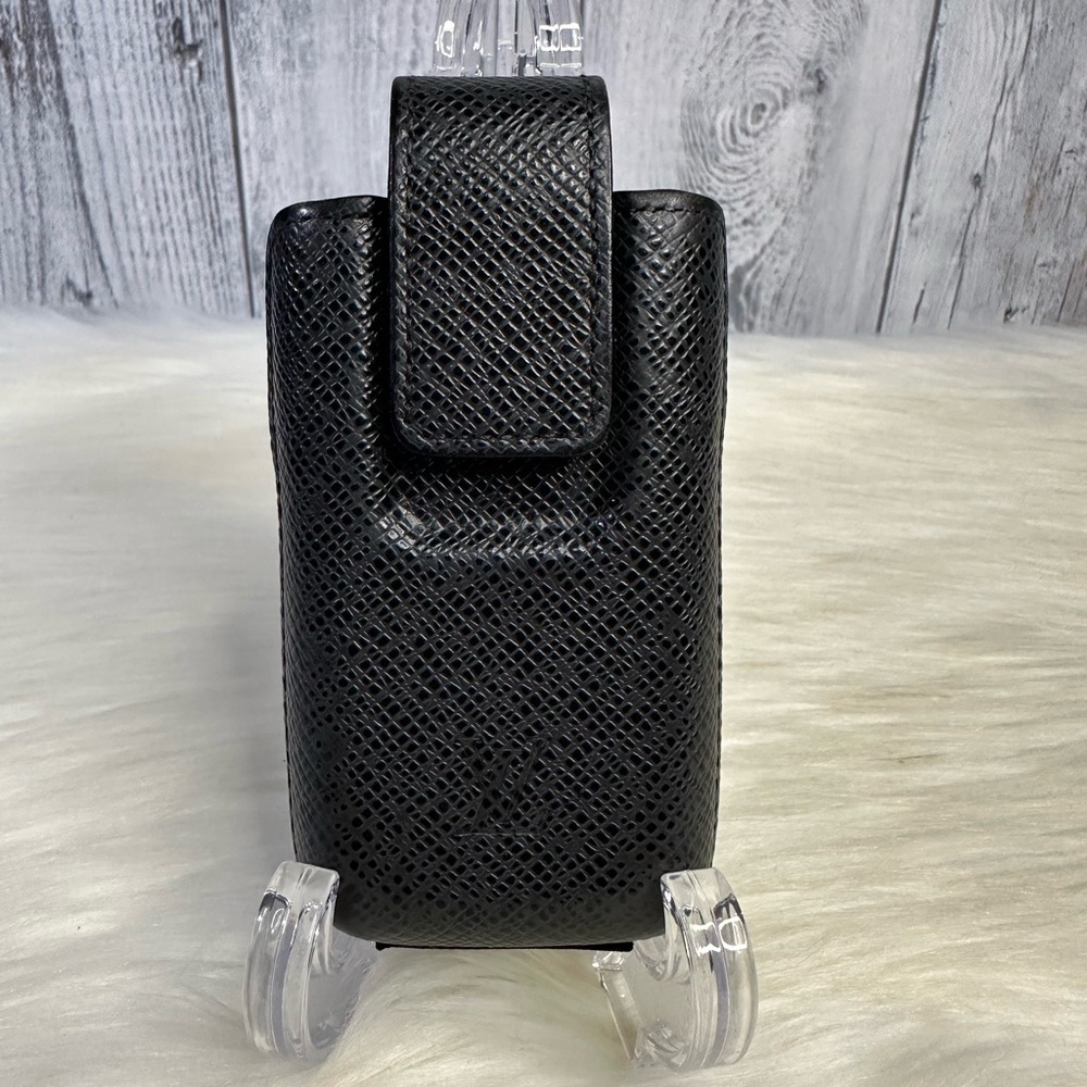 LOUIS VUITTON ipod/ card holder in black